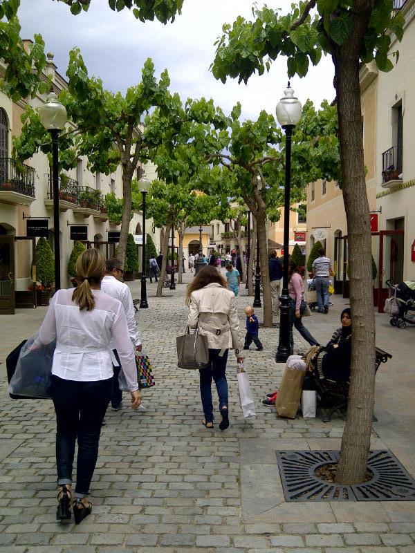 Walking La Roca Village (Barcelona Shopping Center) 